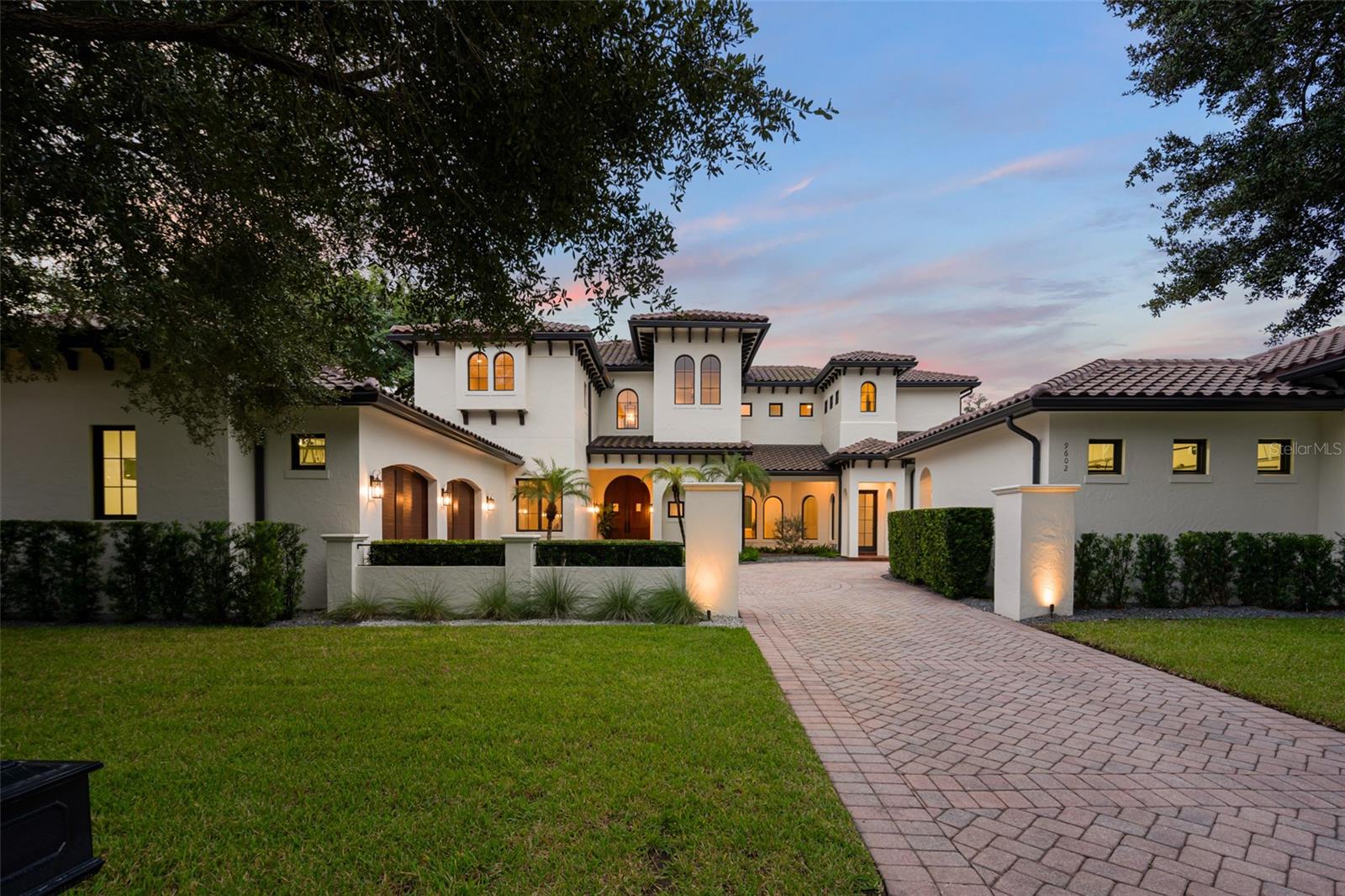 Listing photo 2 for 9602 Sloane St