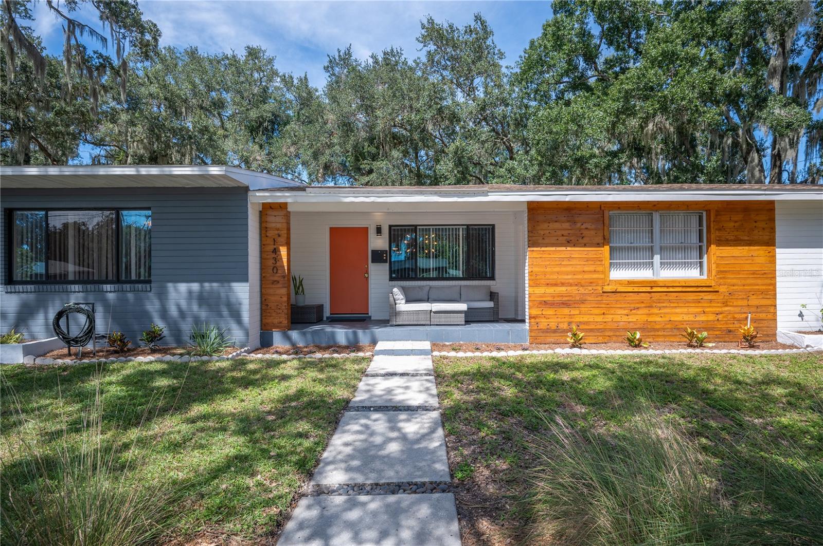 Listing photo 2 for 1430 E Edgewood Dr