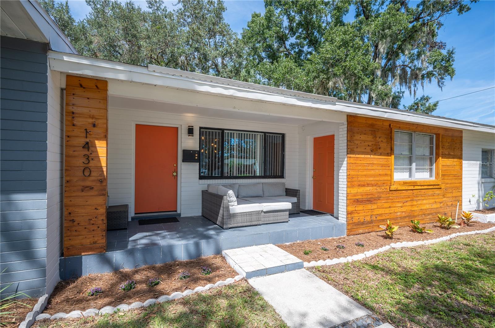 Listing photo 3 for 1430 E Edgewood Dr
