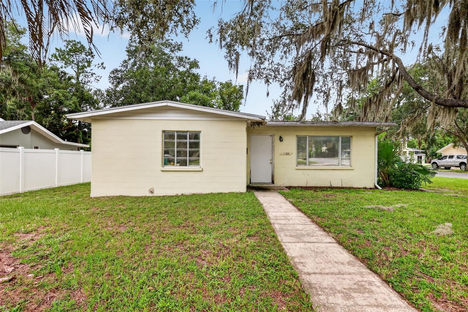 Listing photo 1 for 1125 N Donnelly St