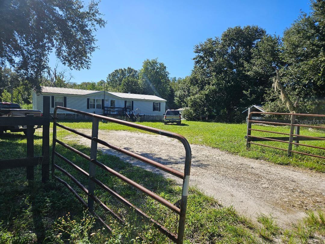 Listing photo 1 for 12430 Country Place Rd