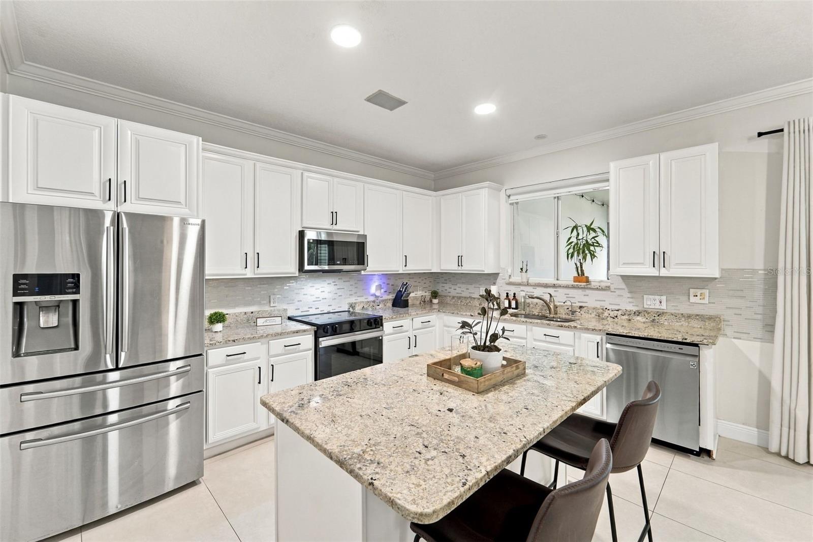 Listing photo 3 for 506 Berry James Ct