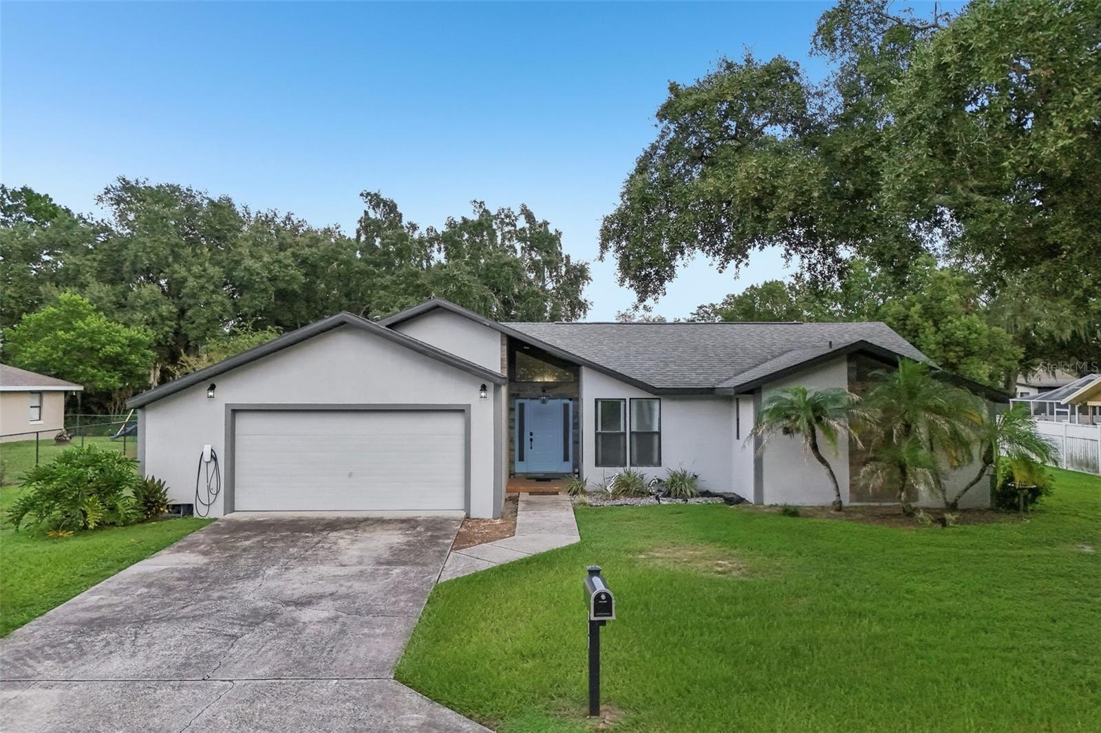 Listing photo 1 for 117 Homewood Dr