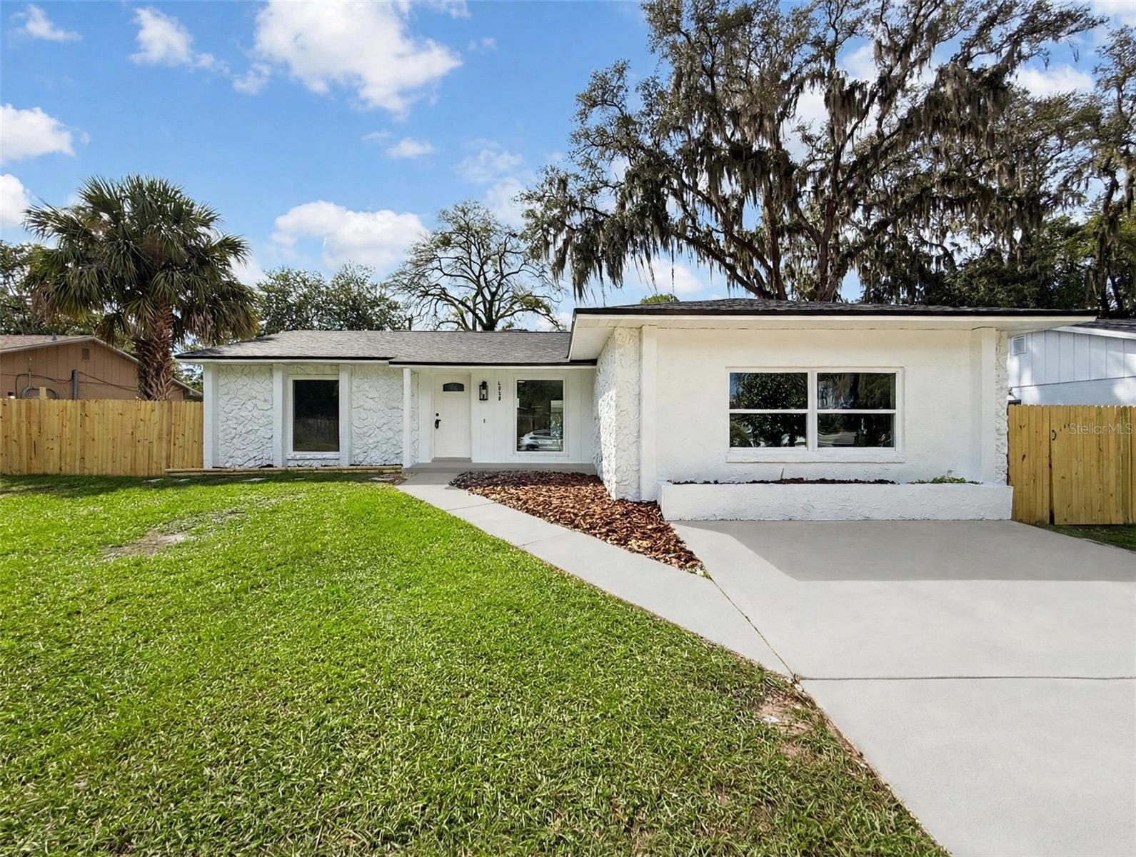 Listing photo 1 for 4058 Luan Dr