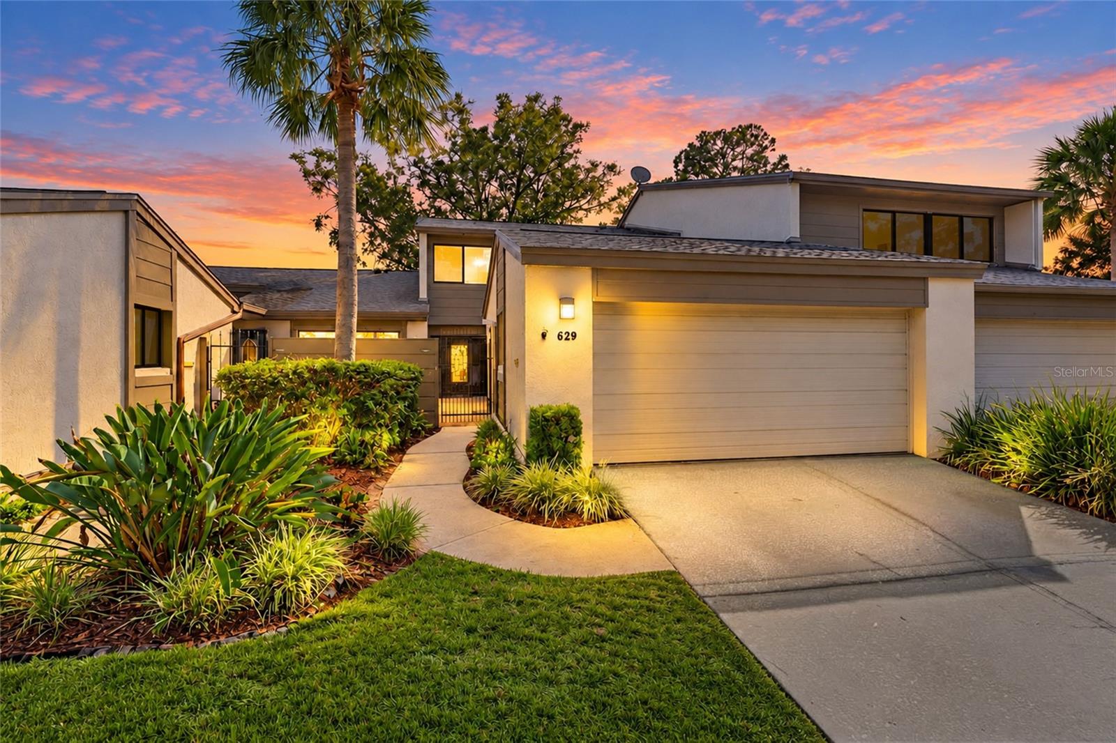 Listing photo 1 for 629 Woodridge Dr
