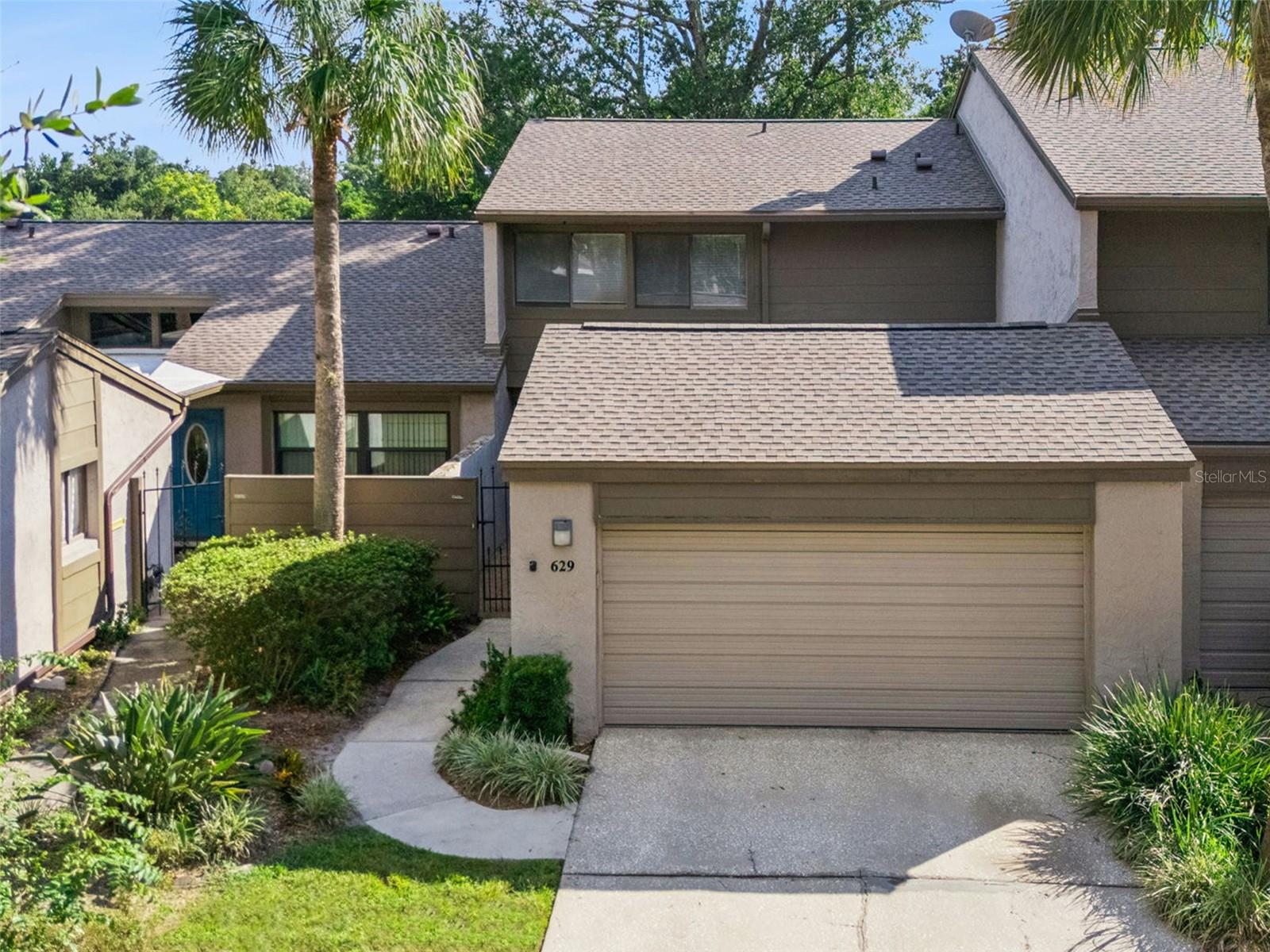 Listing photo 2 for 629 Woodridge Dr