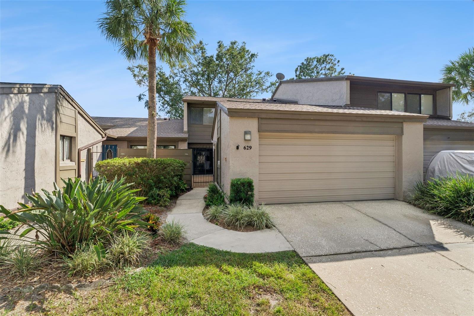 Listing photo 1 for 629 Woodridge Dr