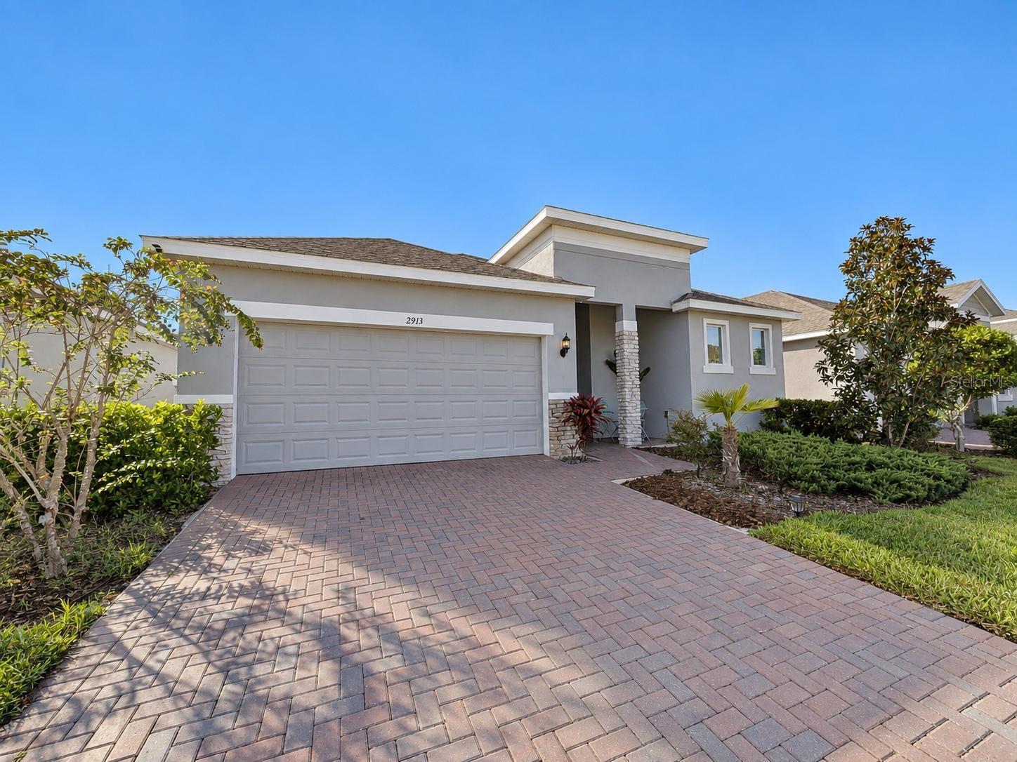 Listing photo 1 for 2913 Bluestem Ln