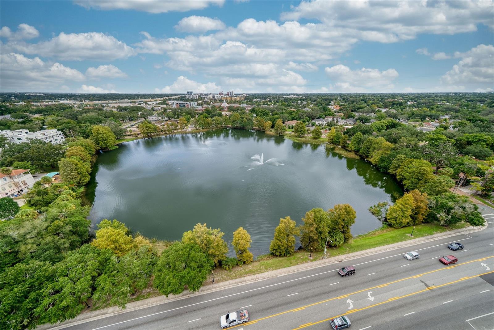 Listing photo 2 for 400 E Colonial Dr #1604