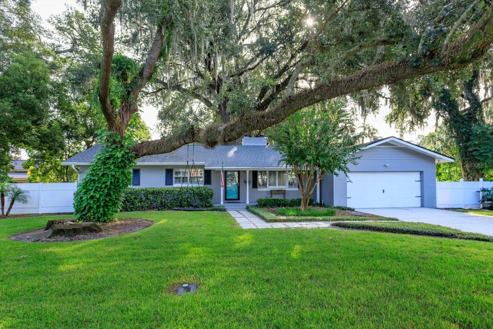 Listing photo 1 for 1060 Gregory Dr