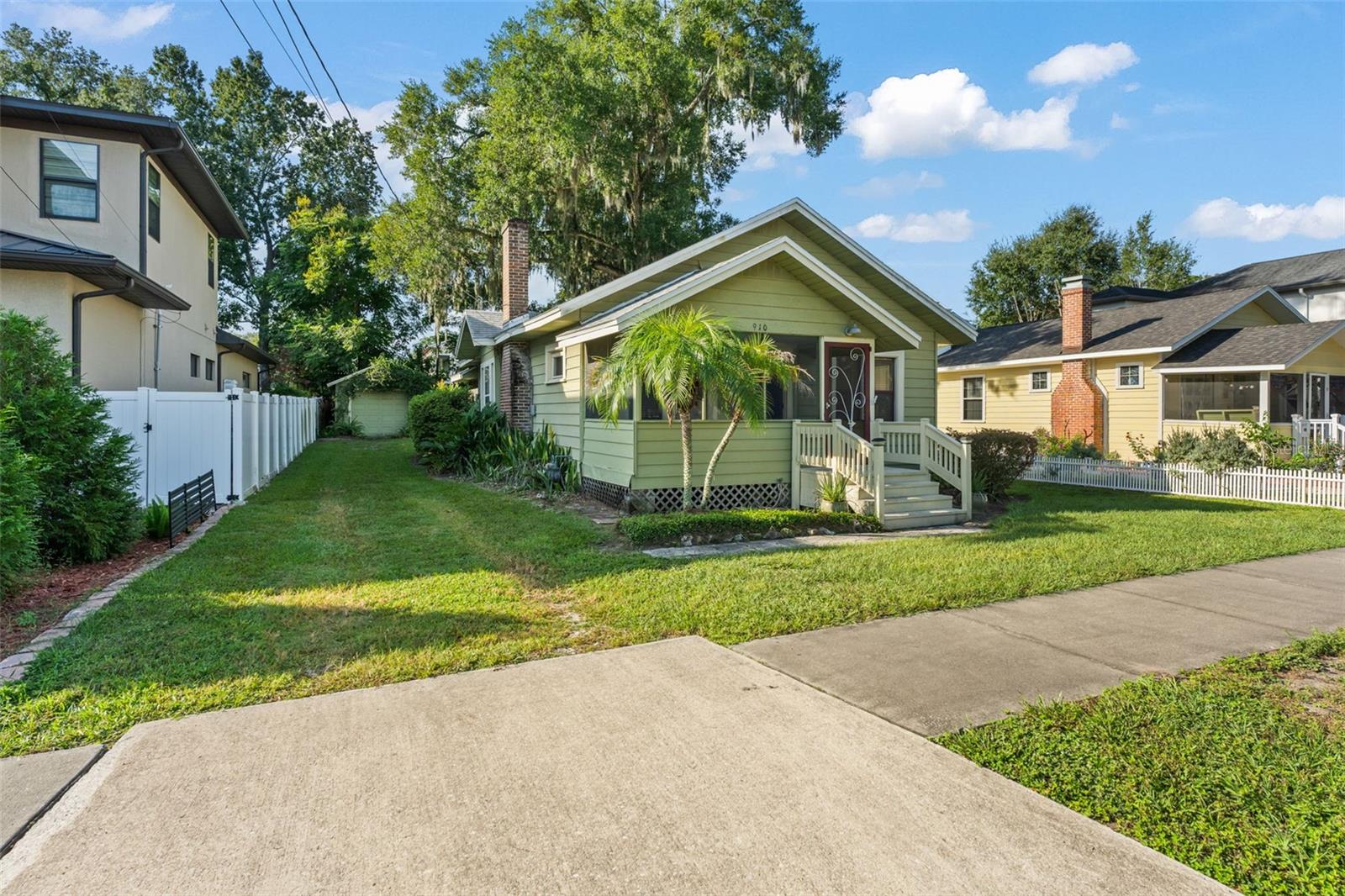 Listing photo 2 for 910 Shady Lane Dr