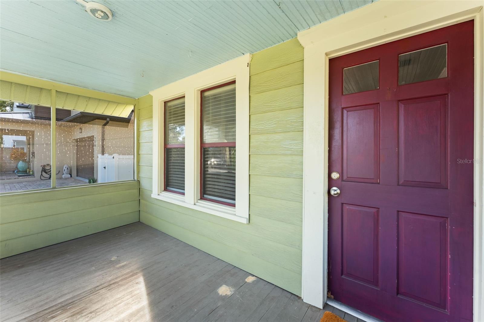 Listing photo 3 for 910 Shady Lane Dr
