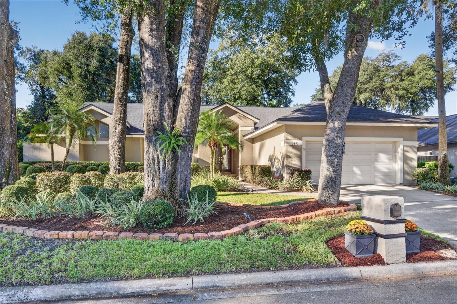 Listing photo 2 for 3843 Watercrest Dr