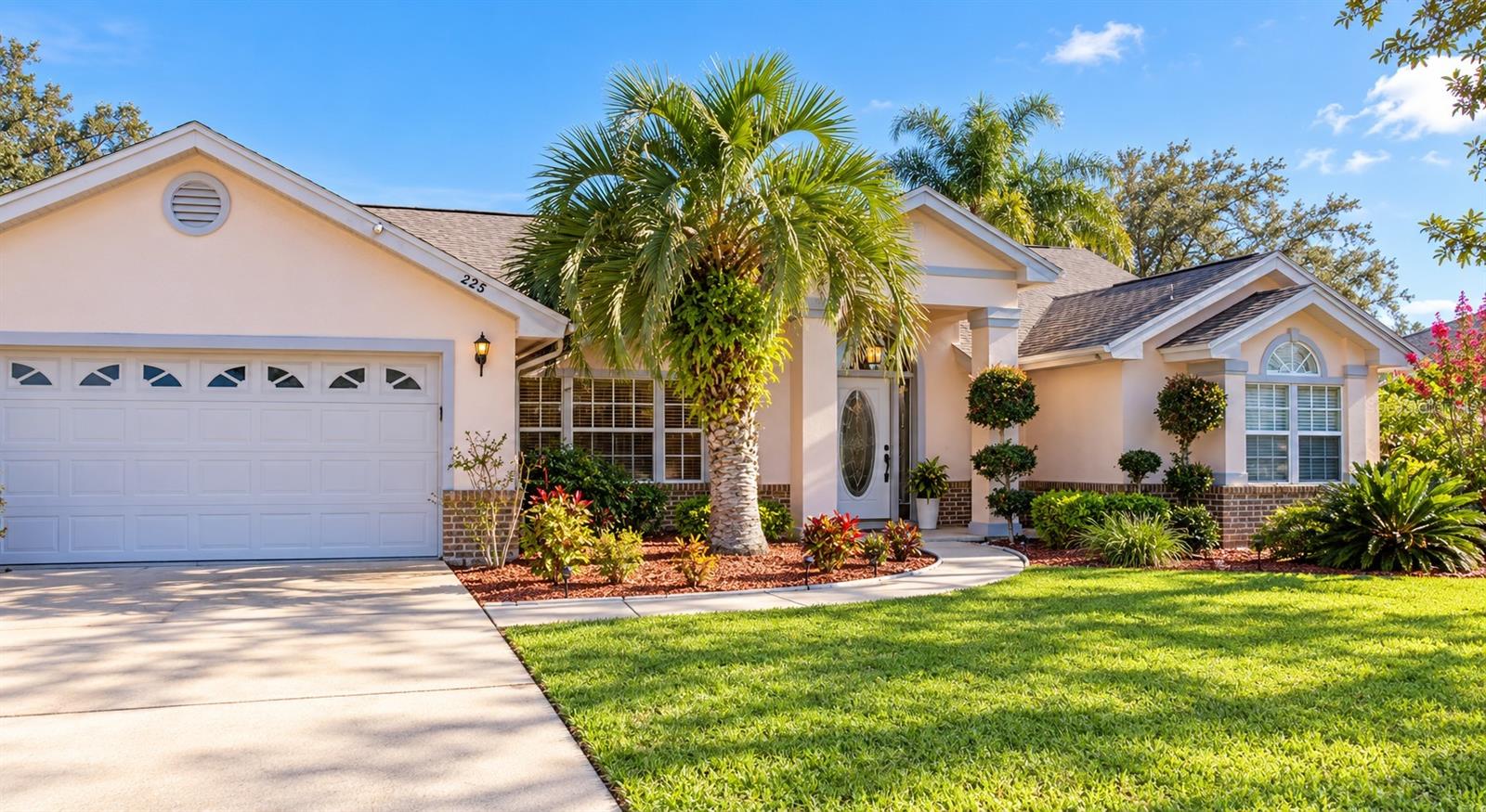 Listing photo 1 for 823 Carrigan Ave