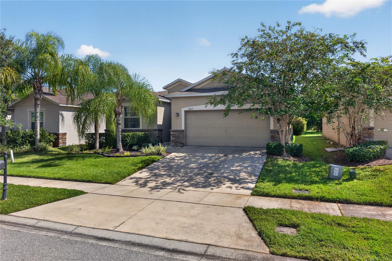 Listing photo 2 for 2857 Carrickton Cir