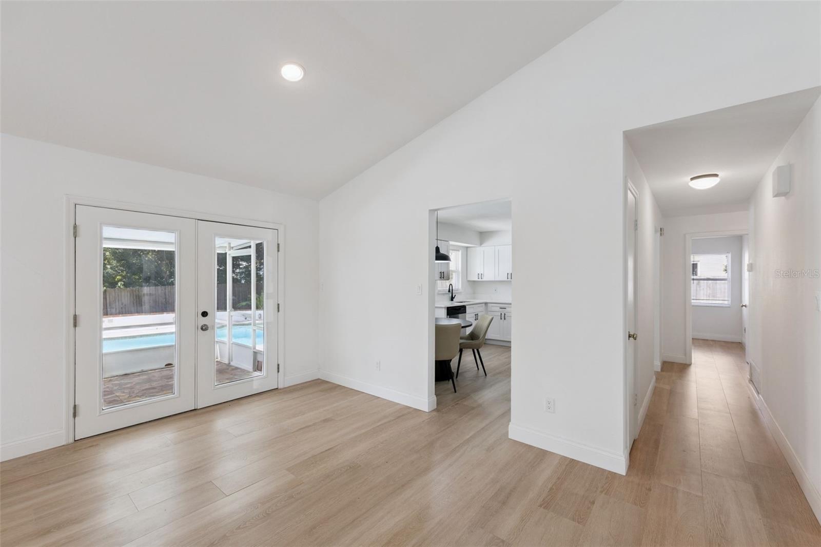 Listing photo 3 for 1270 Queen Elaine Dr