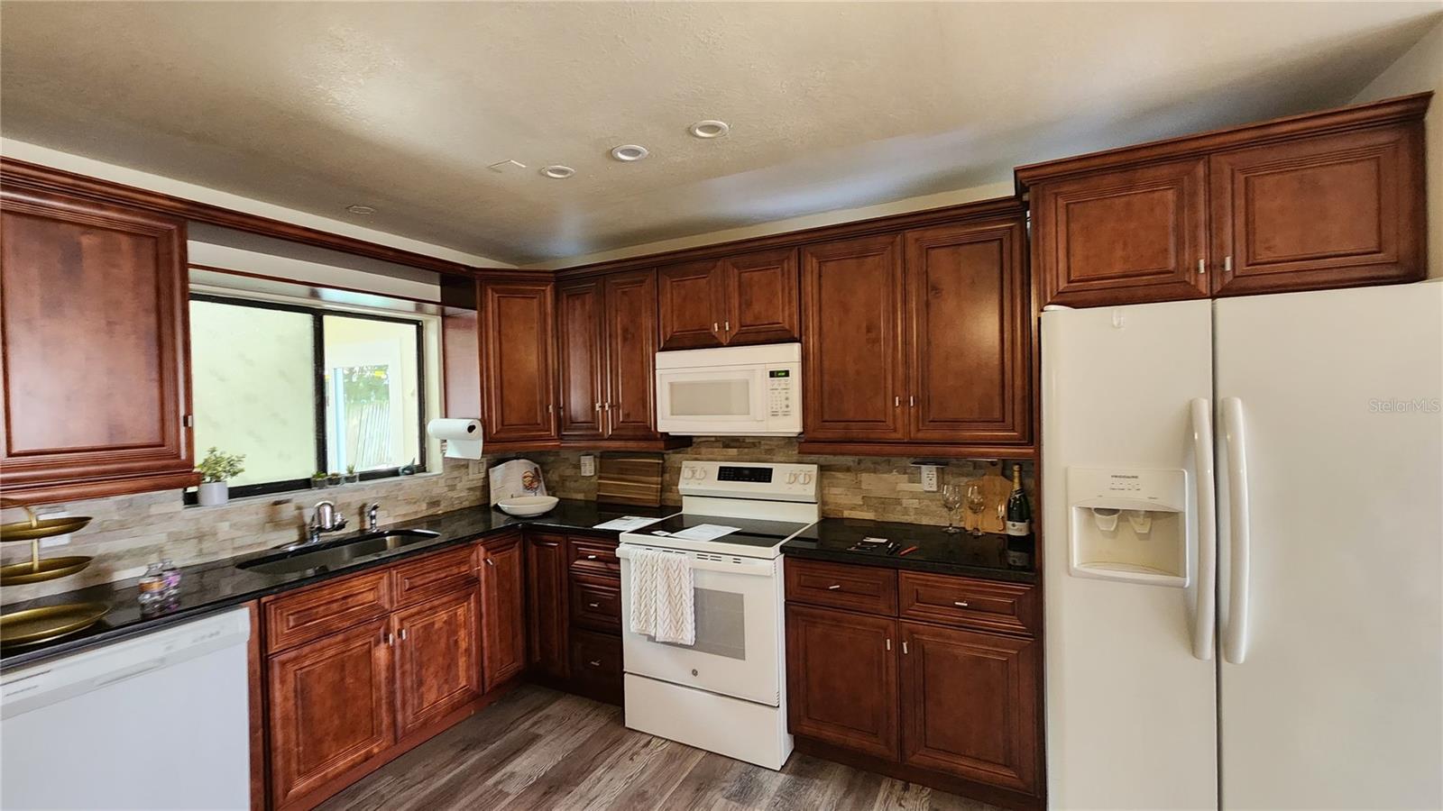 Listing photo 3 for 261 Dublin Dr