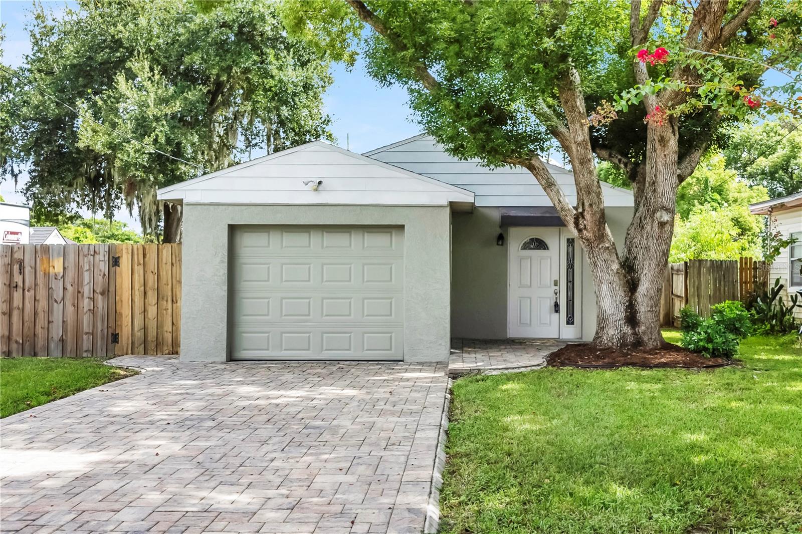 Listing photo 1 for 2613 Coolidge Ave