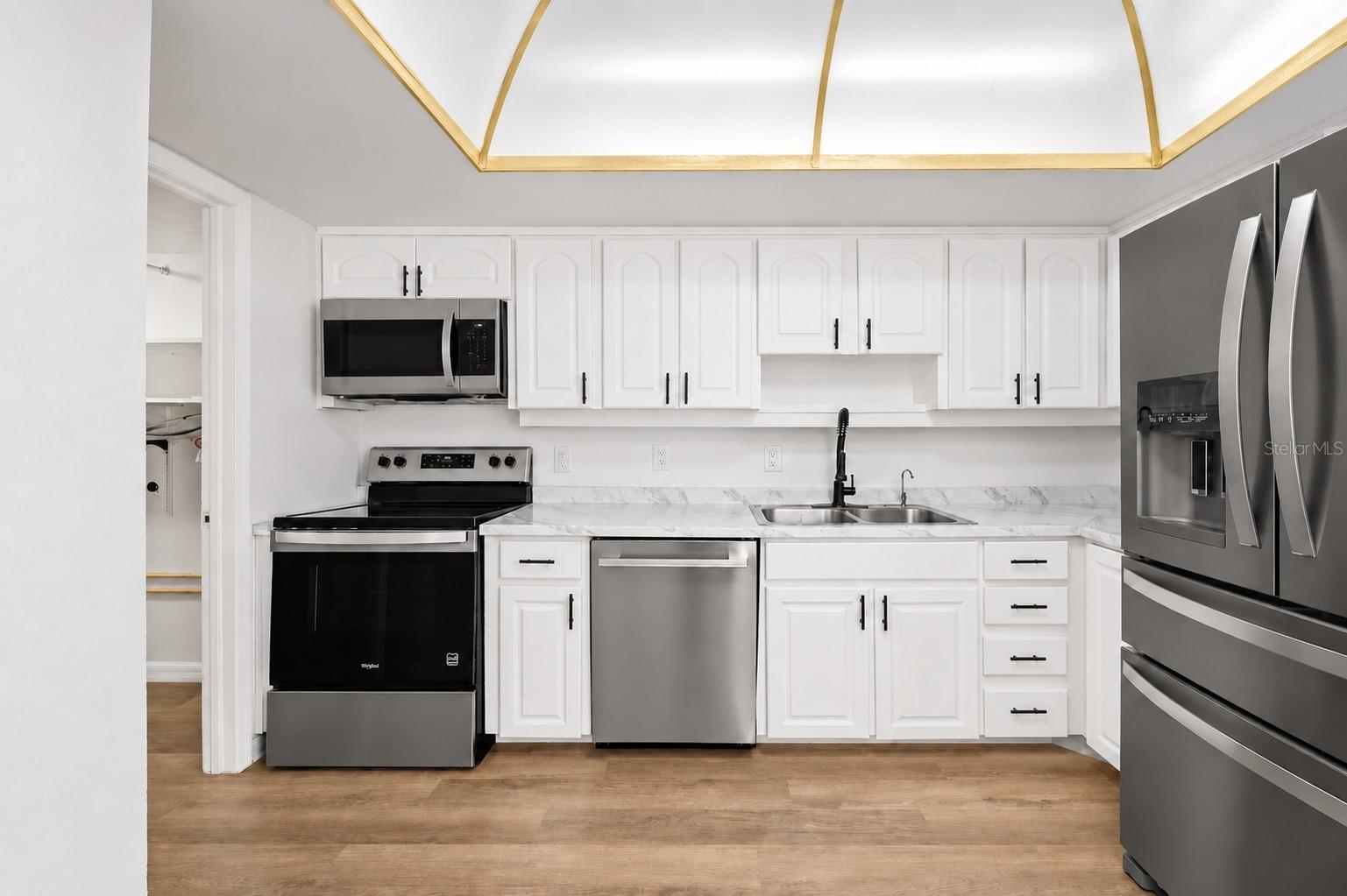 Listing photo 2 for 146 Lago Vista Blvd