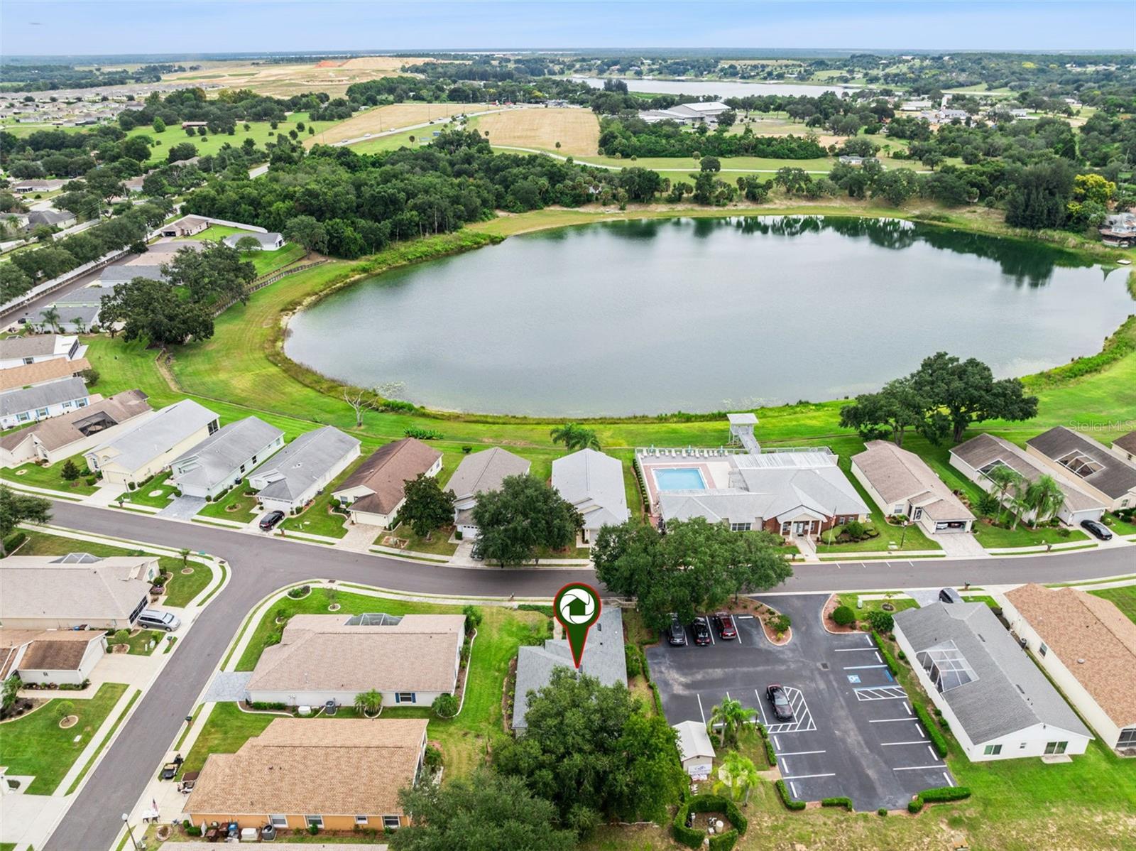 Listing photo 2 for 483 Lake Suzanne Dr
