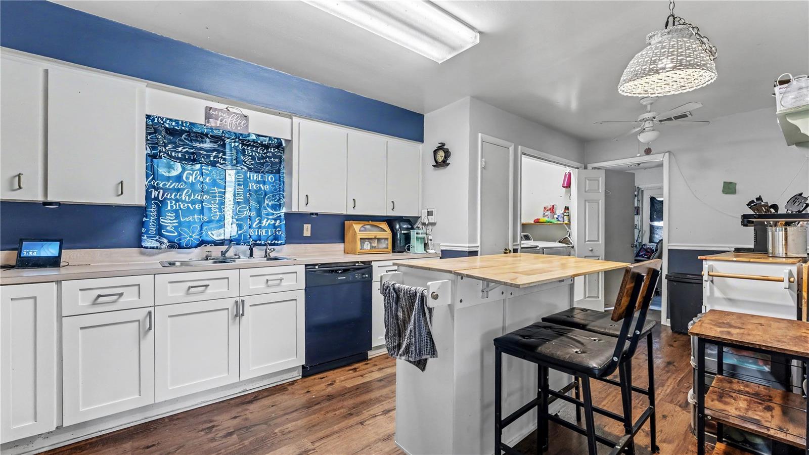 Listing photo 2 for 116 Maris Ct