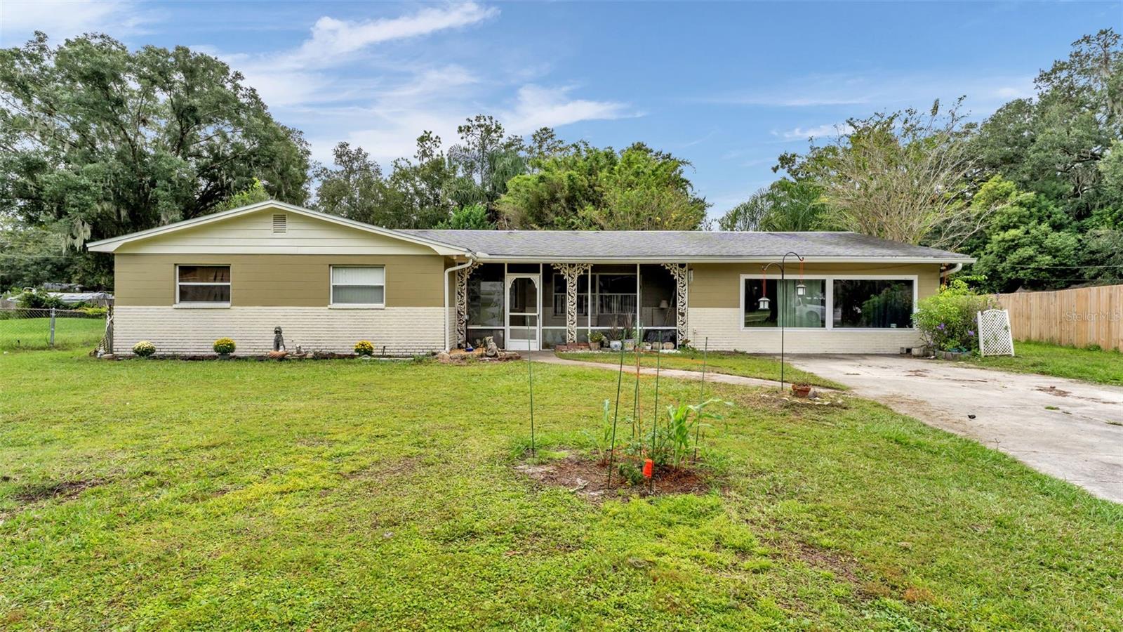 Listing photo 1 for 116 Maris Ct