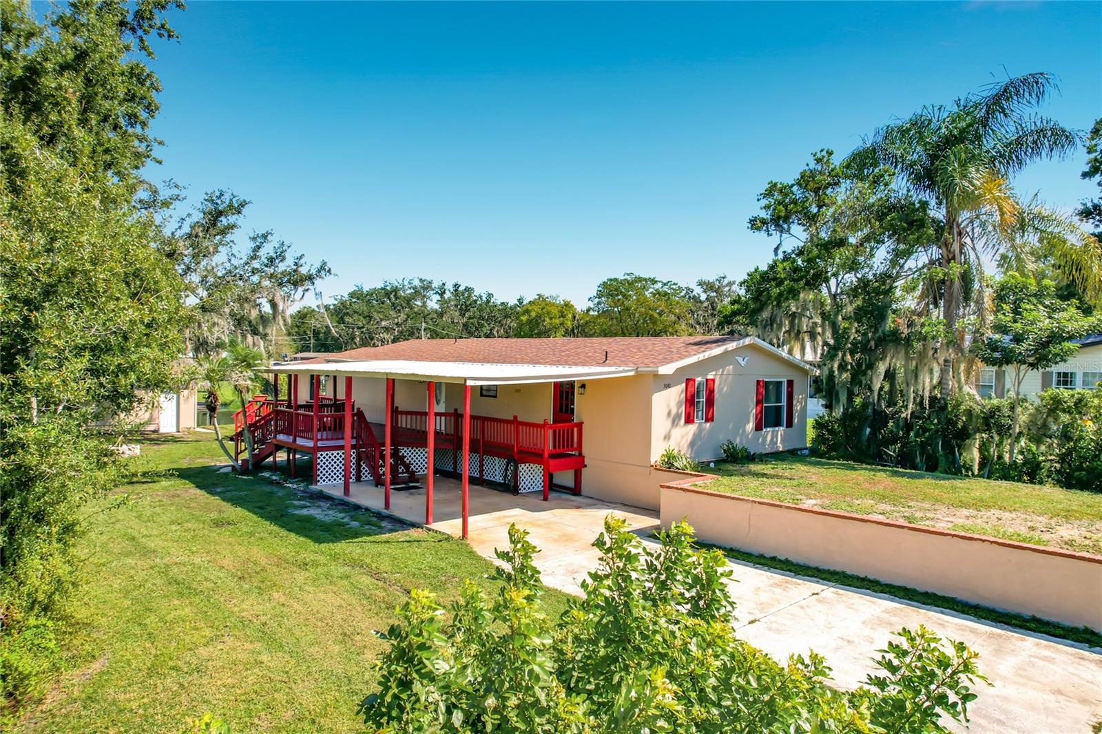 Listing photo 1 for 3042 Park Cir