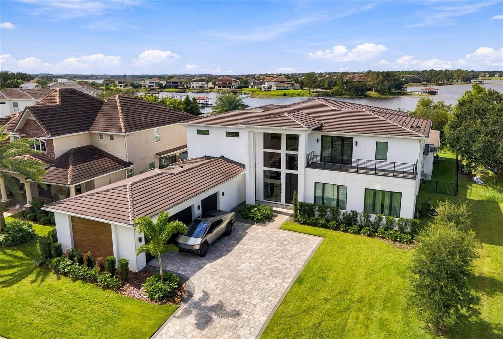Listing photo 2 for 15614 Espalier Way