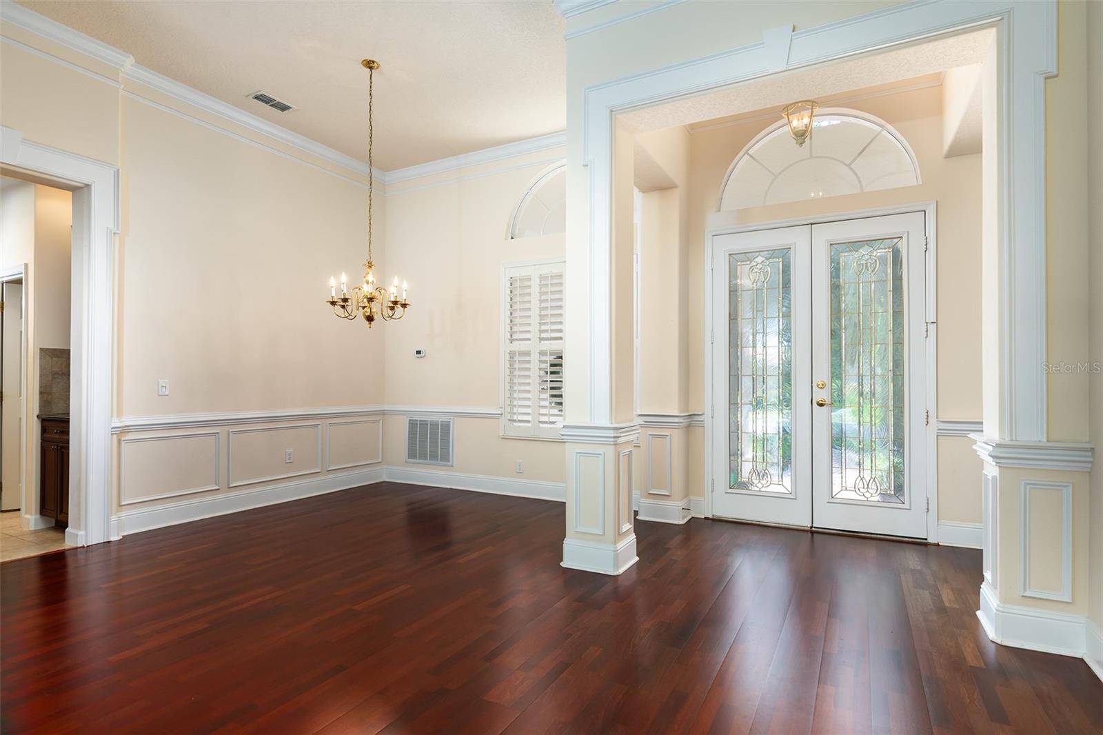 Listing photo 3 for 11727 Delwick Dr