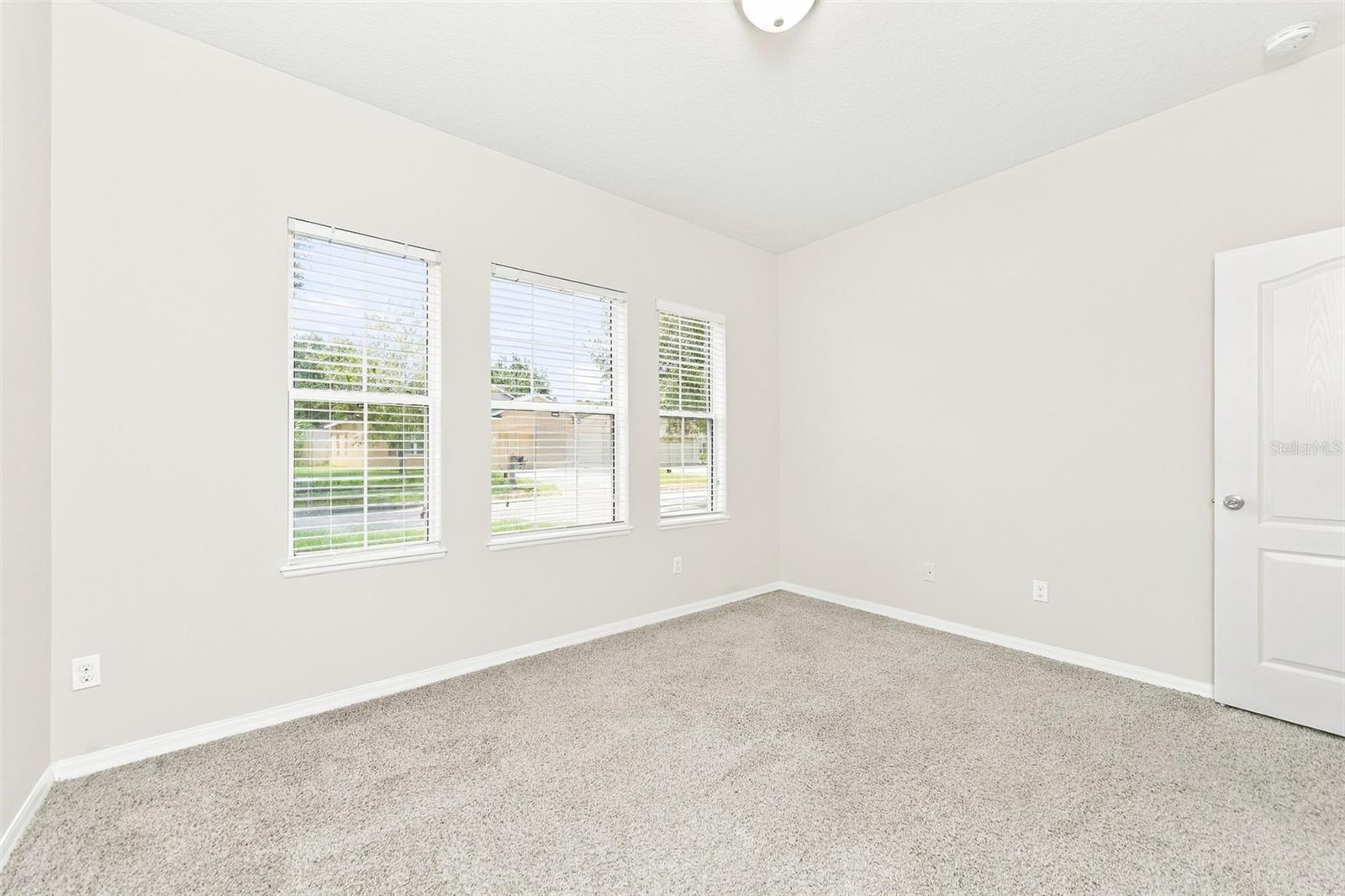 Listing photo 3 for 411 Hammerstone Ave
