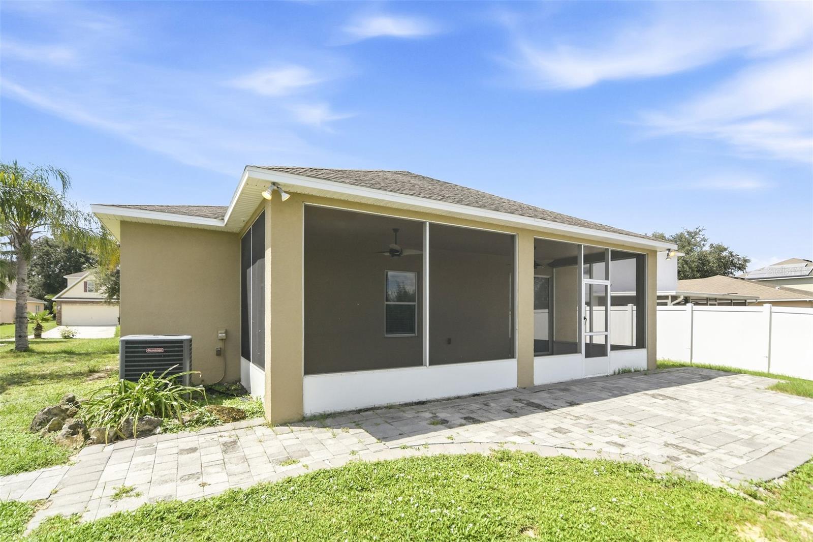 Listing photo 2 for 411 Hammerstone Ave