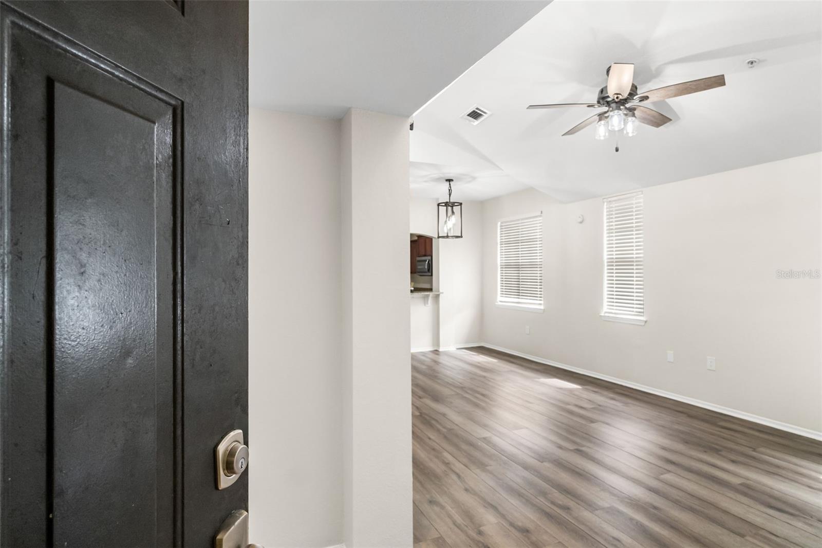 Listing photo 3 for 1321 Arbor Vista Loop #321