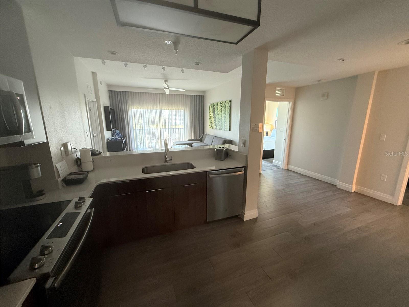 Listing photo 2 for 14501 Grove Resort Ave #2219