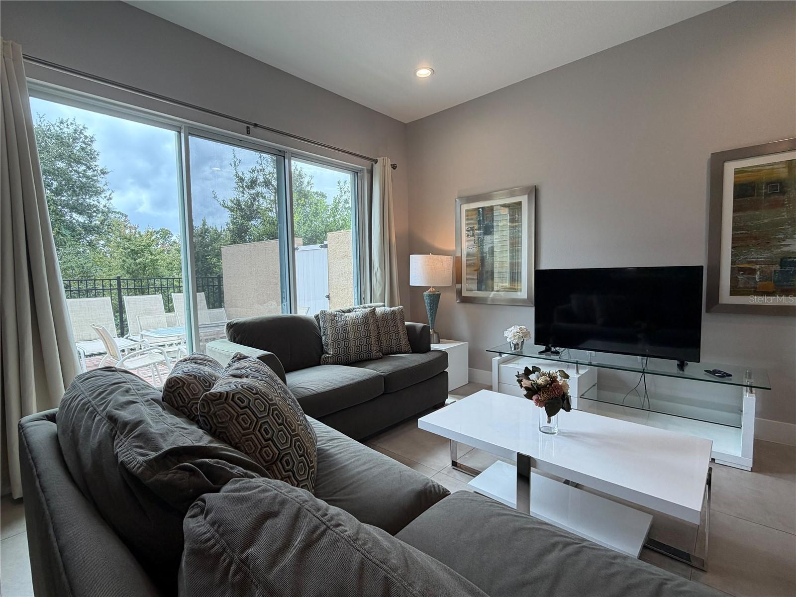Listing photo 3 for 7548 Sunville Ave