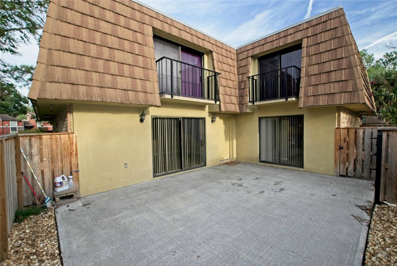Listing photo 1 for 5373 Bamboo Ct #402