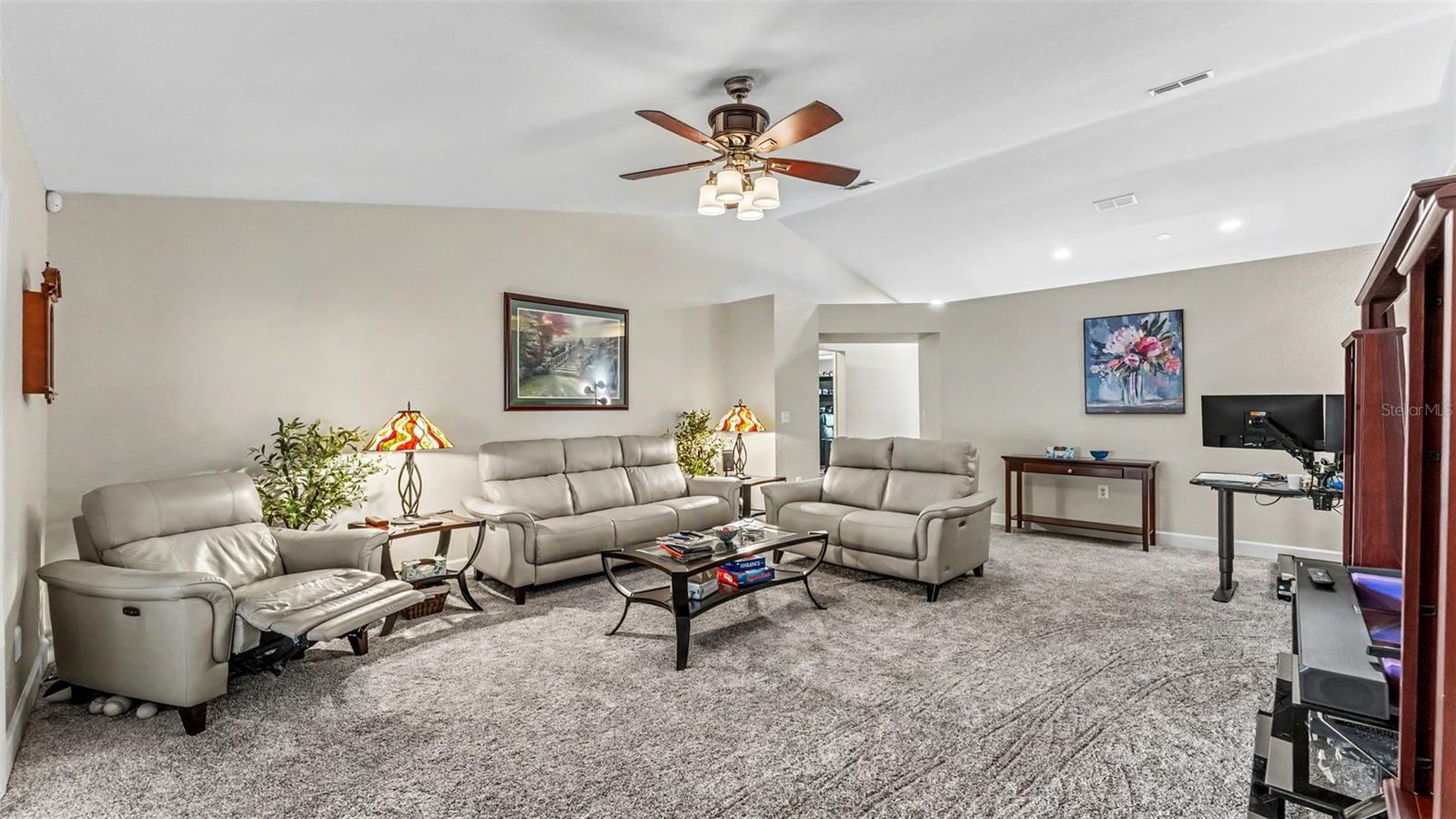 Listing photo 3 for 6816 Shepherd Oaks Rd