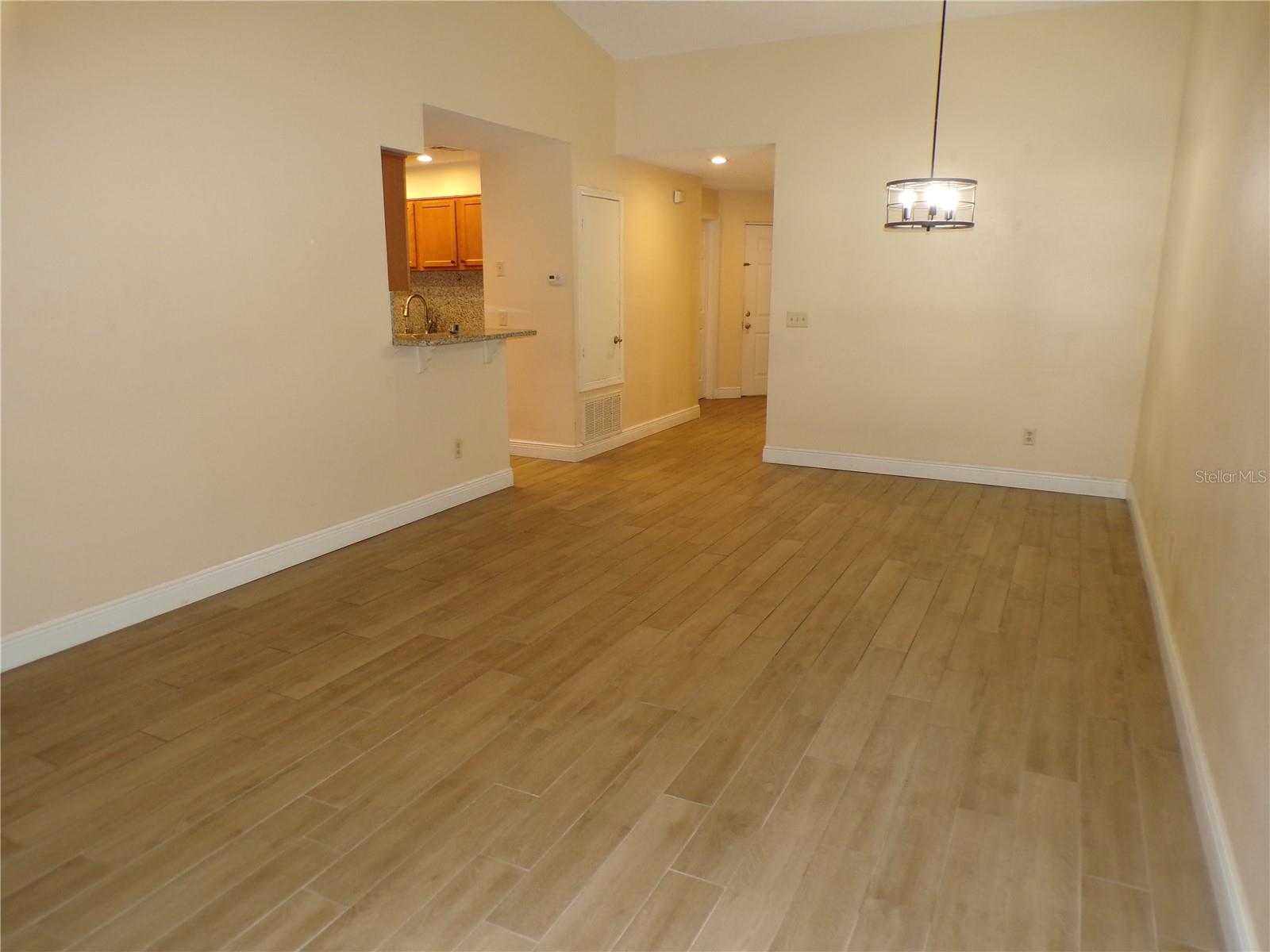 Listing photo 3 for 7471 Sugar Bend Dr #7471