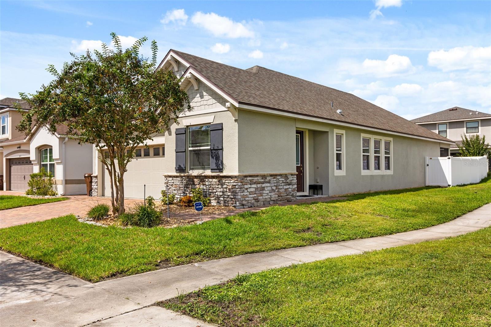 Listing photo 1 for 2401 Avian Loop