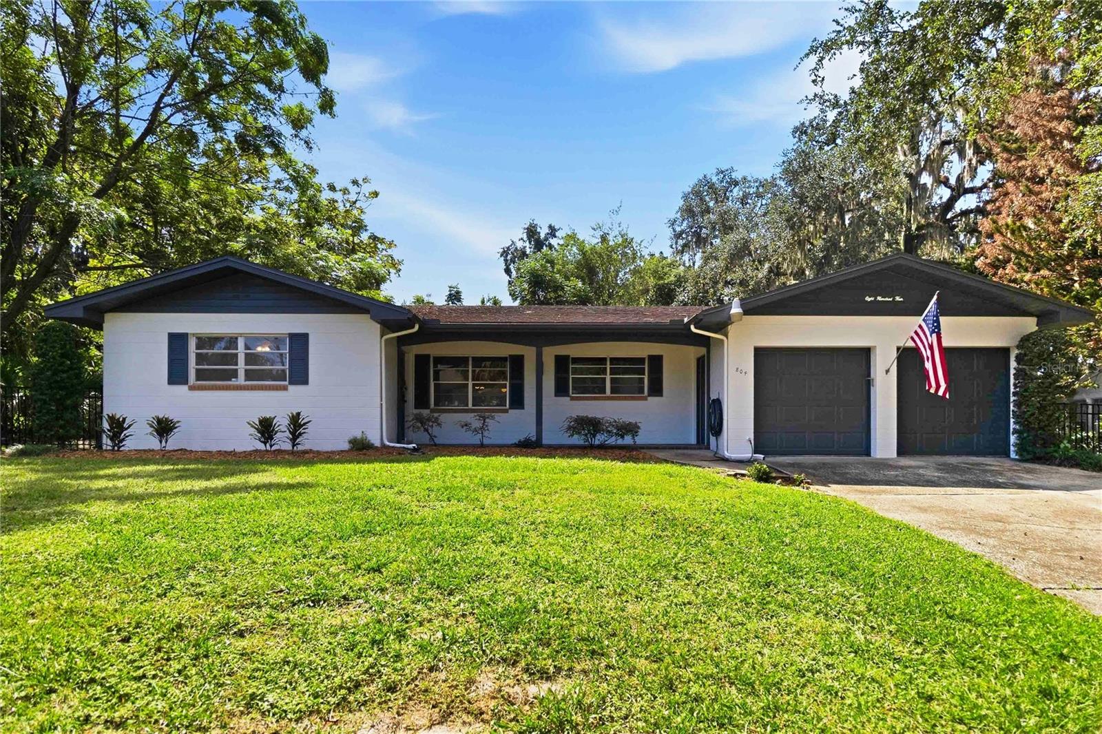 Listing photo 1 for 804 Greenwood St