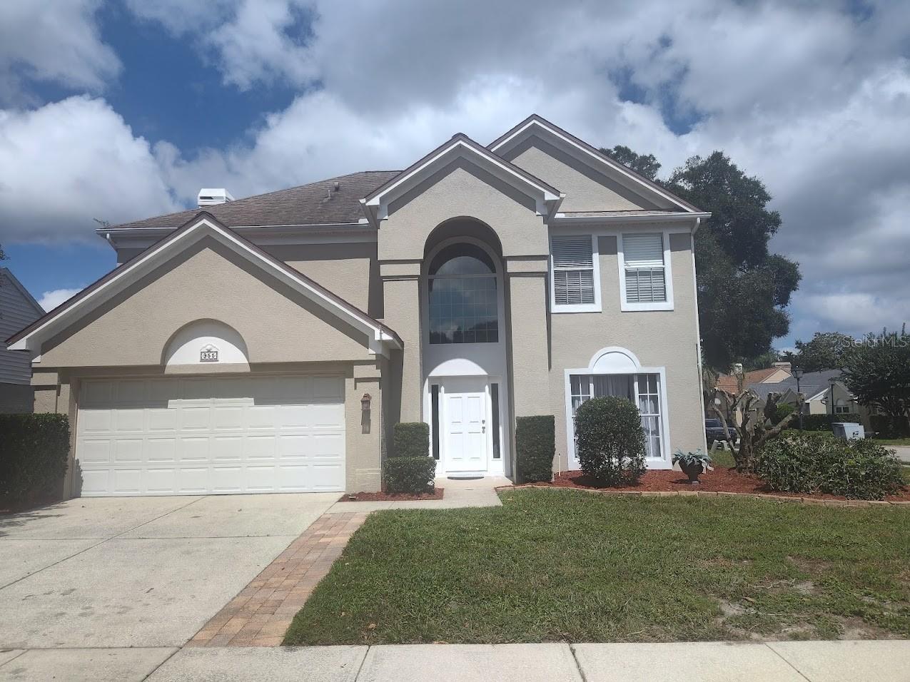 Listing photo 1 for 955 W Charing Cross Cir