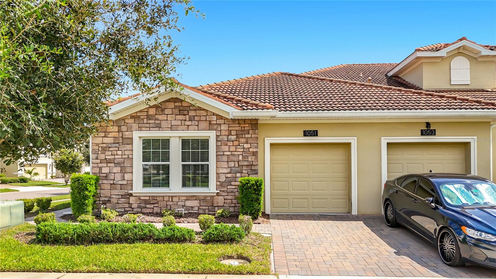 Listing photo 1 for 1051 Quaker Ridge Ln
