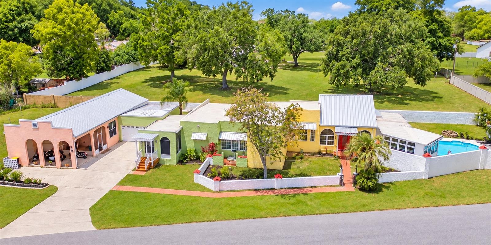 Listing photo 2 for 815 Lake Jessie Dr
