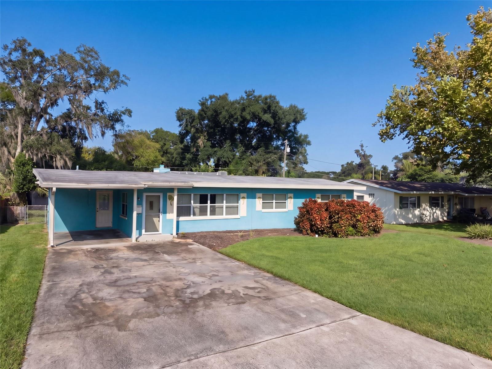 Listing photo 2 for 239 Orange Terrace Dr