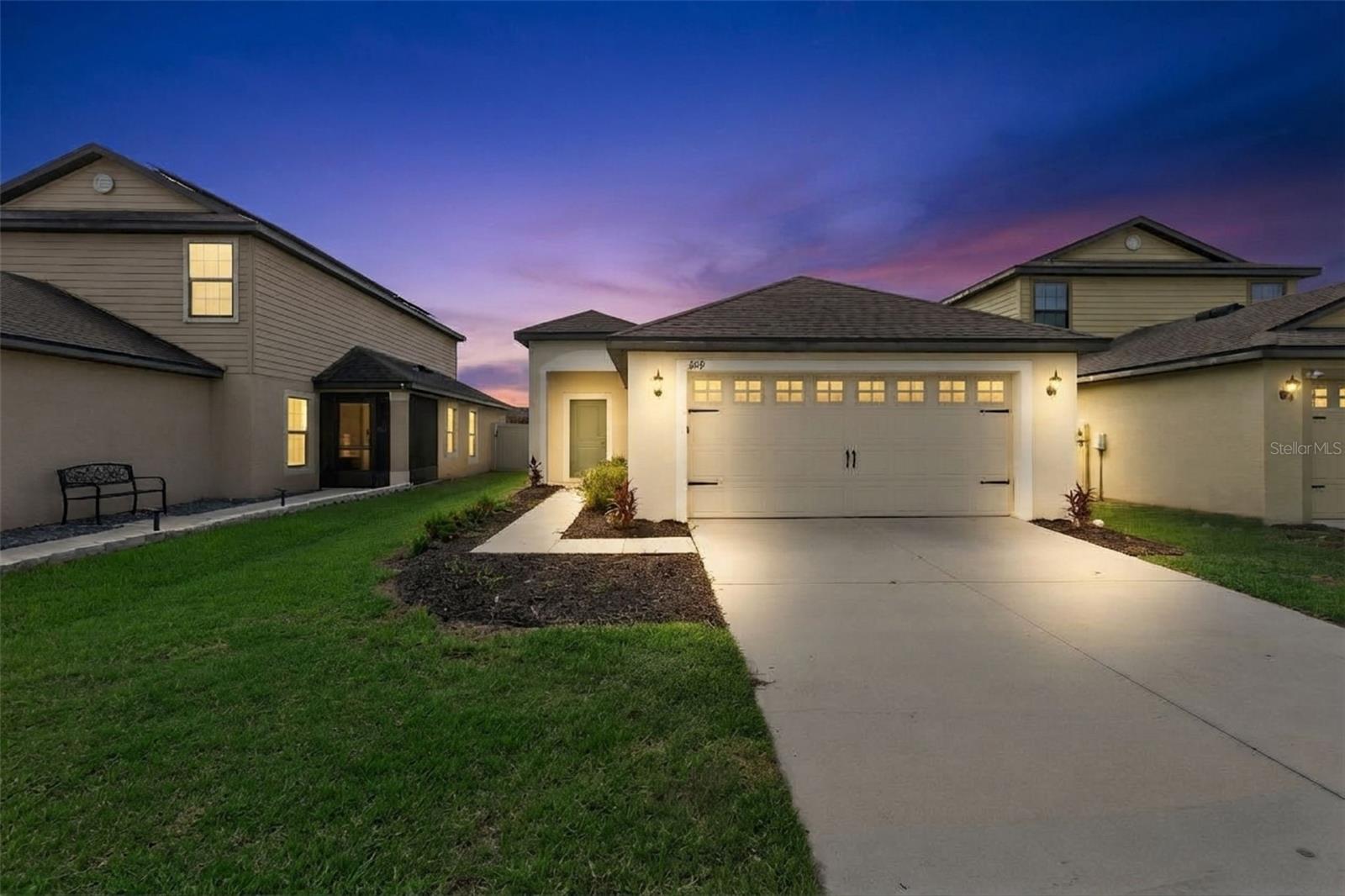 Listing photo 1 for 2119 Peyto Way