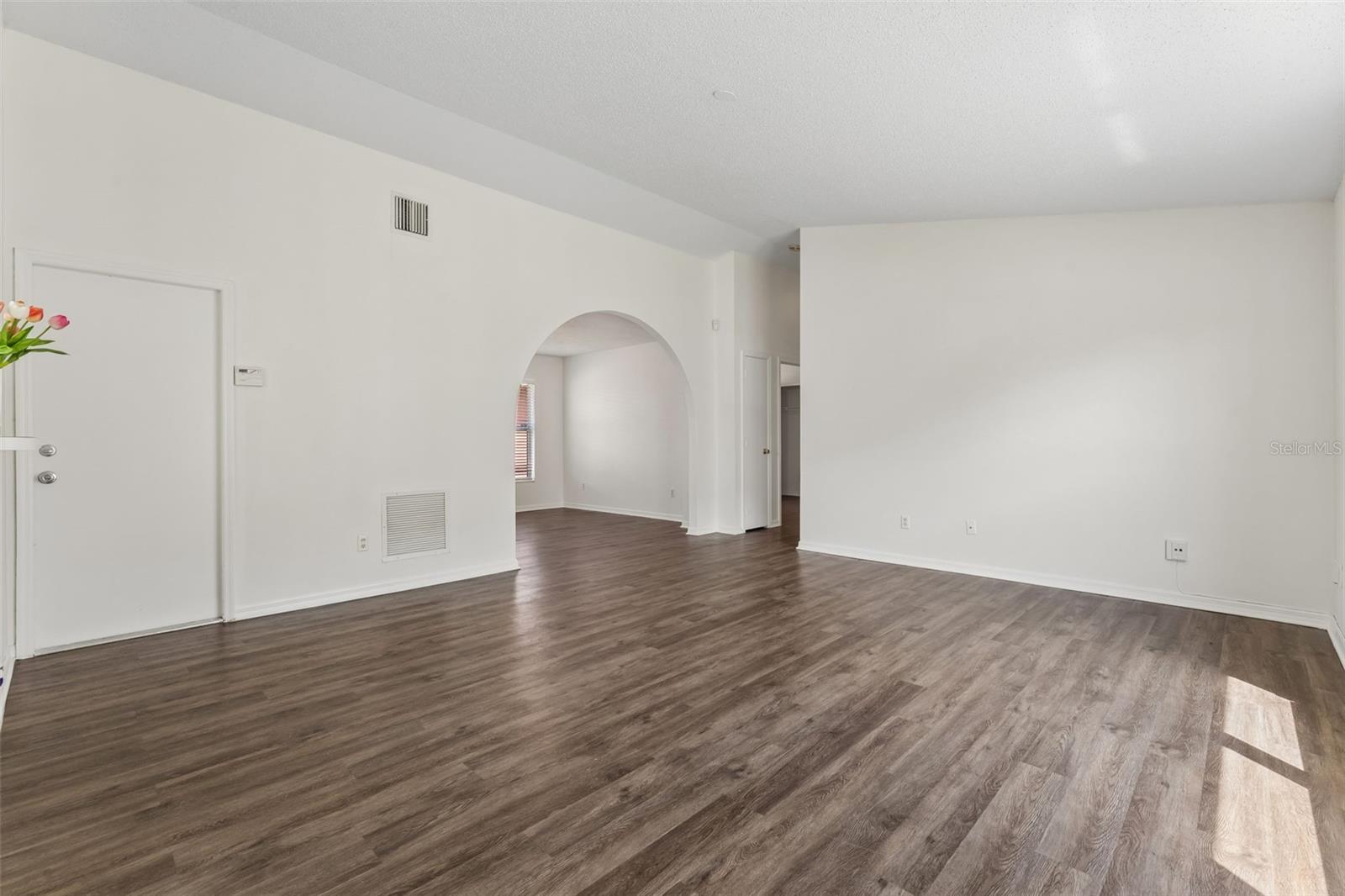 Listing photo 3 for 196 Burnsed Pl