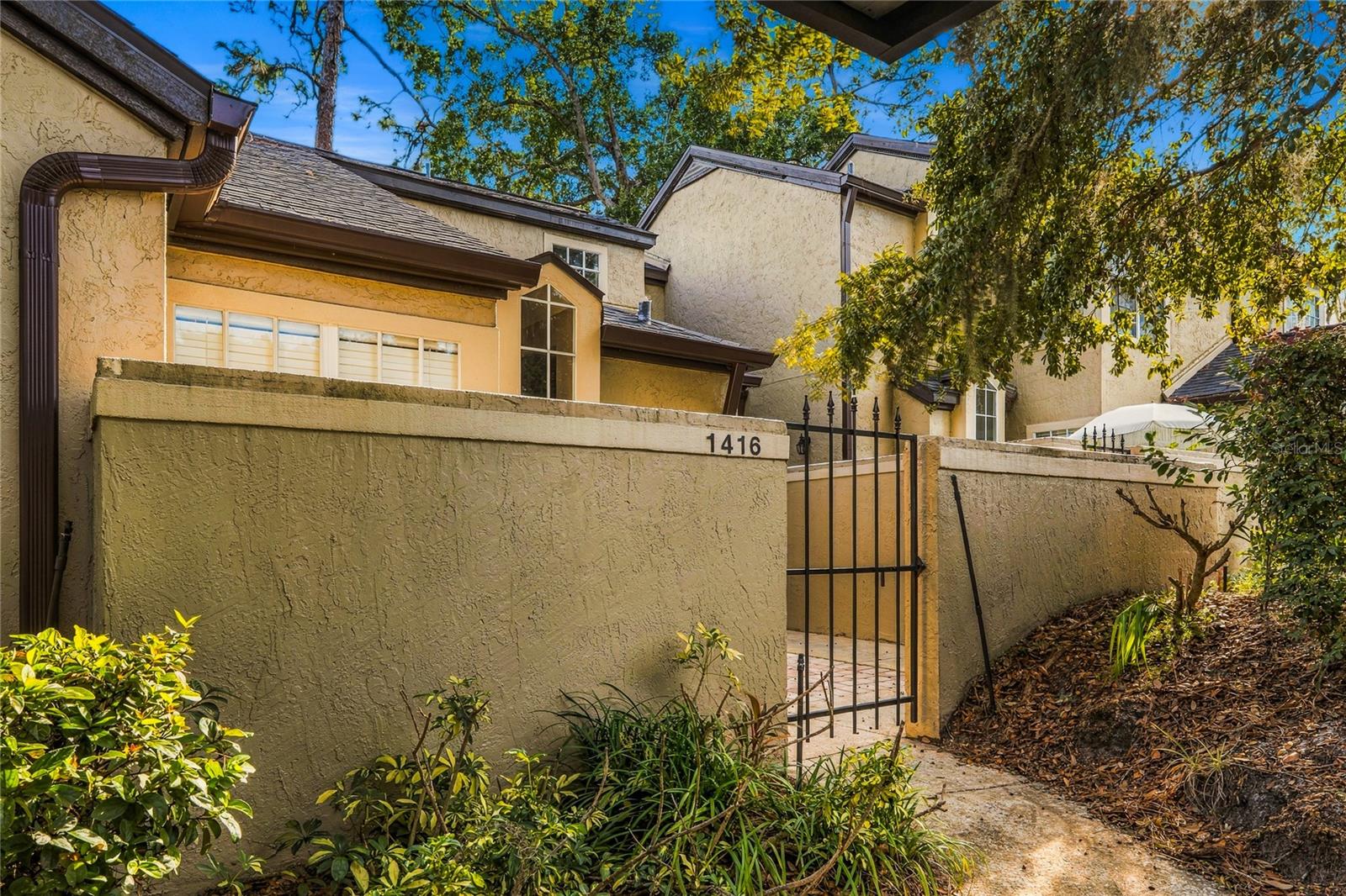 Listing photo 1 for 1416 Farrindon Cir #.