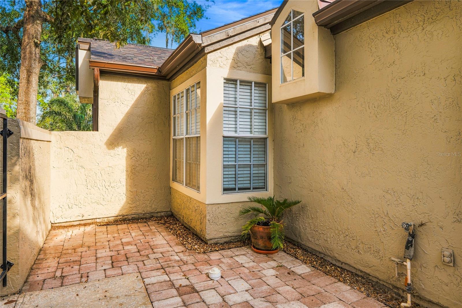 Listing photo 2 for 1416 Farrindon Cir #.