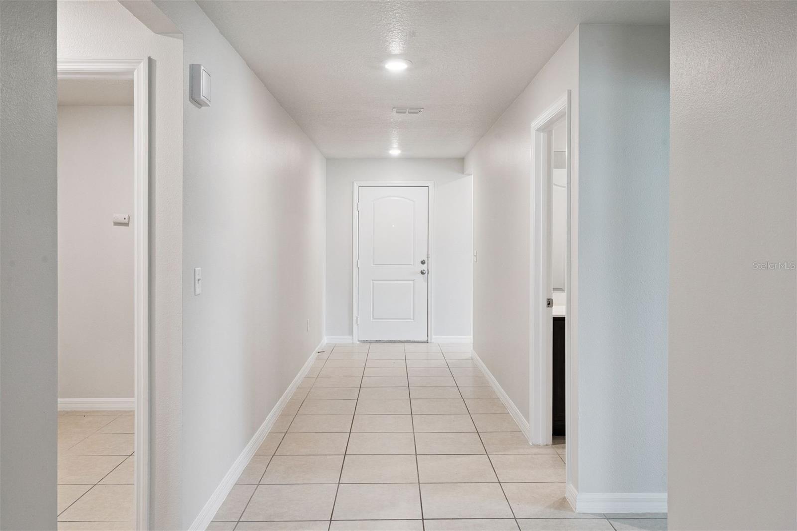 Listing photo 3 for 1369 Brenway Dr