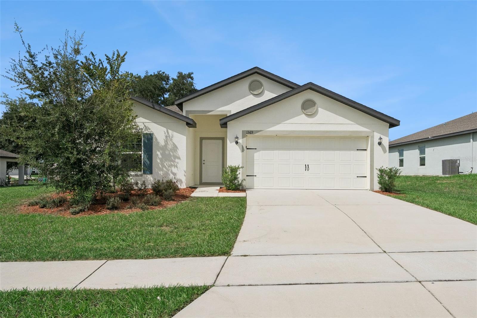 Listing photo 2 for 1369 Brenway Dr