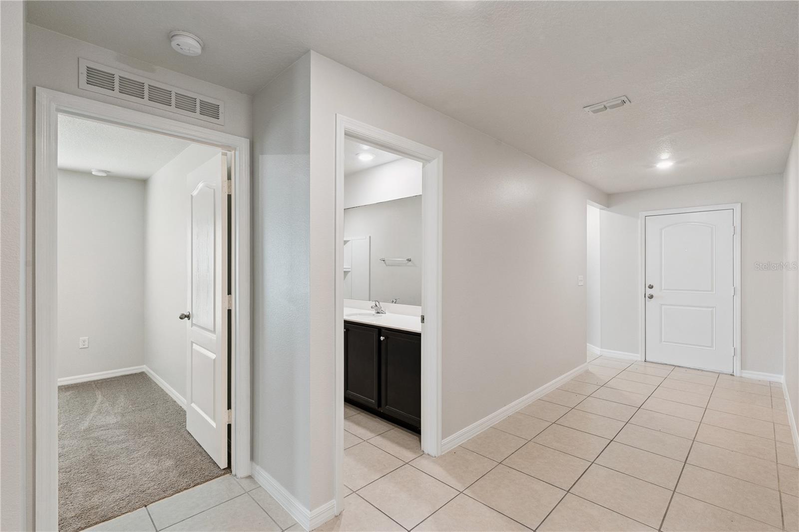 Listing photo 3 for 1694 Hideaway Flat St